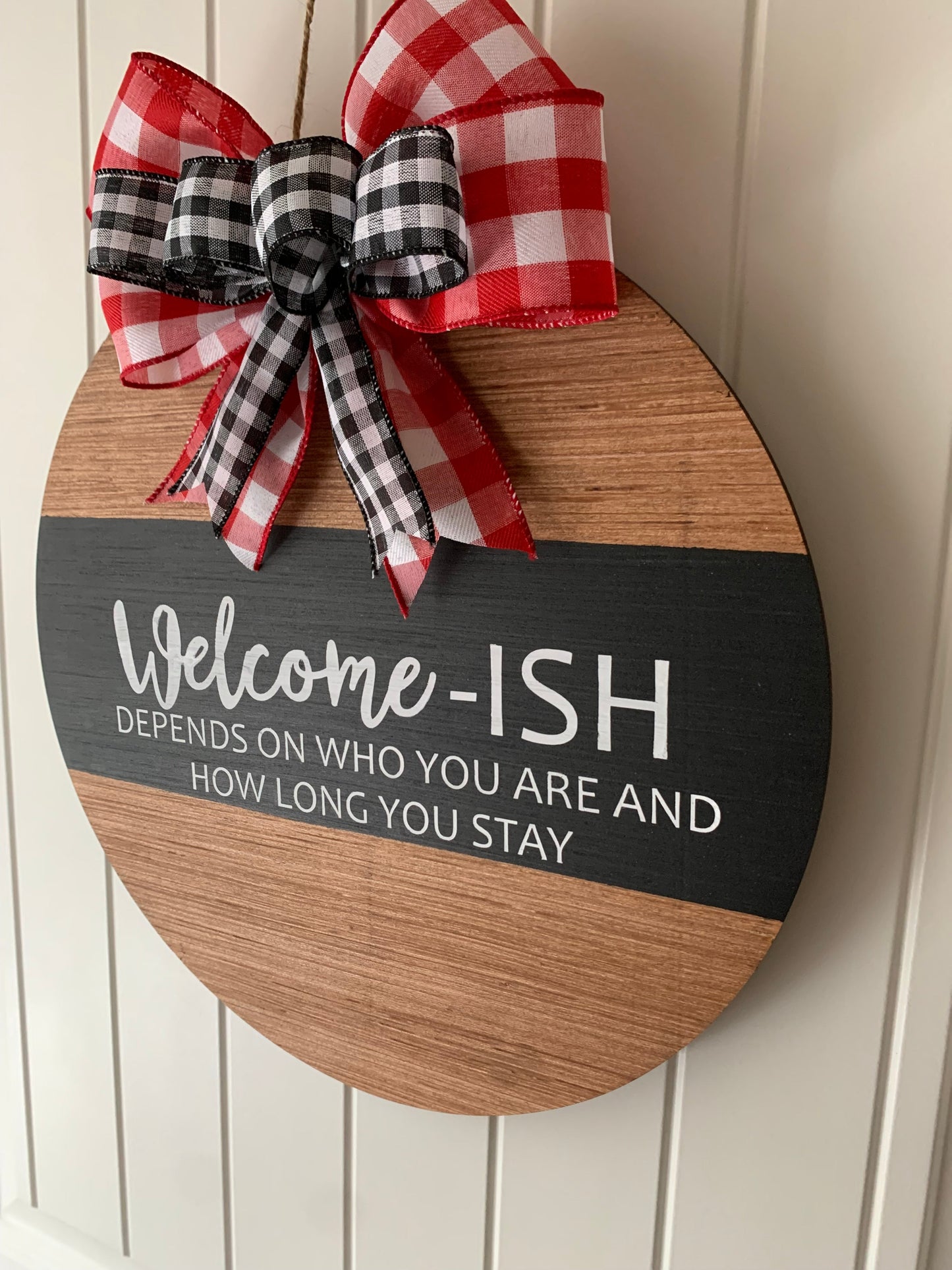 Welcom-ish wood sign.